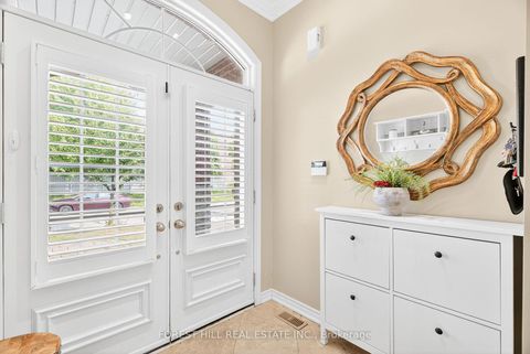 Photo 3 at 9 Robert Green Crescent, Patterson, Vaughan