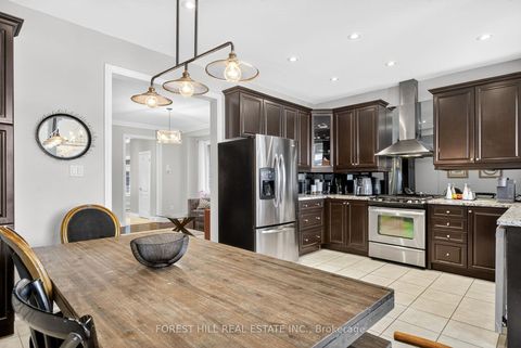 Photo 11 at 9 Robert Green Crescent, Patterson, Vaughan