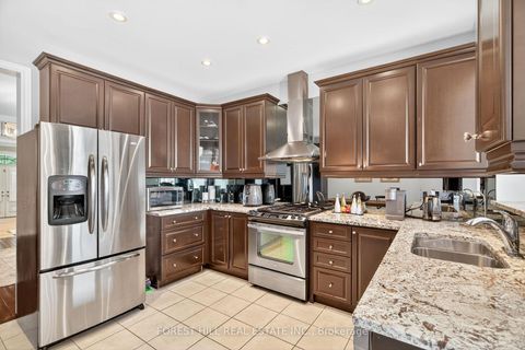 Photo 12 at 9 Robert Green Crescent, Patterson, Vaughan