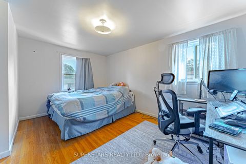 Photo 12 at 19 Knockbolt Crescent, Agincourt North, Toronto