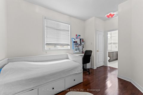 Photo 32 at 96 Wardlaw Place, Vellore Village, Vaughan
