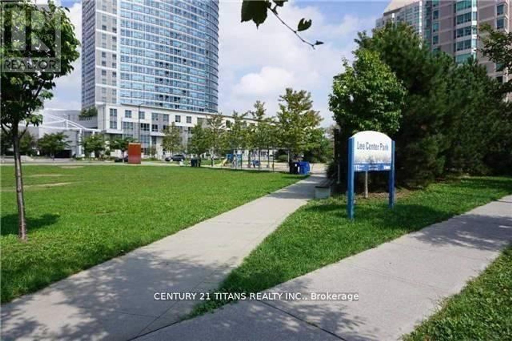 2015 - 36 Lee Centre Drive E, Woburn, Toronto 