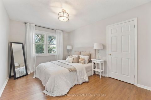 Photo 34 at 25 Strawberry Hills Drive, Milliken, Toronto