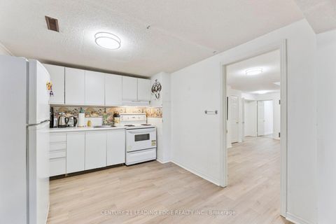Photo 39 at 25 Strawberry Hills Drive, Milliken, Toronto