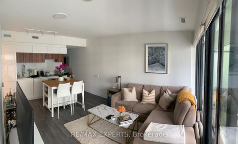 Photo 2 at 501 - 185 Roehampton Avenue, Mount Pleasant East, Toronto