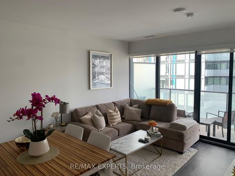Photo 4 at 501 - 185 Roehampton Avenue, Mount Pleasant East, Toronto
