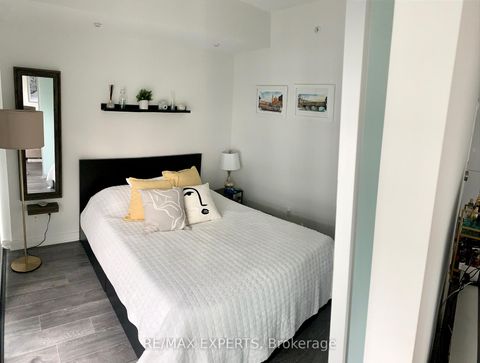 Photo 5 at 501 - 185 Roehampton Avenue, Mount Pleasant East, Toronto