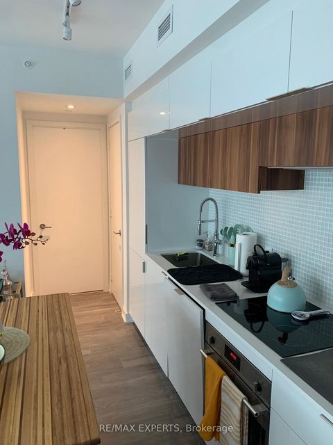 Photo 6 at 501 - 185 Roehampton Avenue, Mount Pleasant East, Toronto