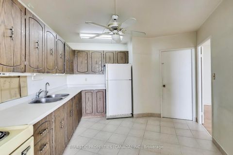 Photo 10 at 1216 - 15 Vicora Link Way, Flemingdon Park, Toronto