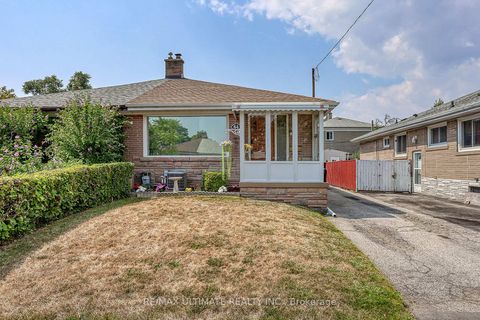 Photo 2 at 64 RUSHLEY Drive, Bendale, Toronto