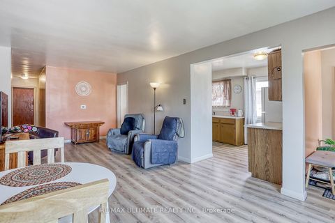 Photo 8 at 64 RUSHLEY Drive, Bendale, Toronto