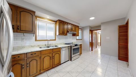 Photo 14 at 14 Little Boulevard, Belgravia, Toronto