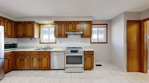 Photo 15 at 14 Little Boulevard, Belgravia, Toronto