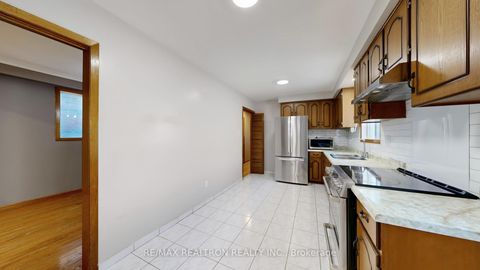 Photo 18 at 14 Little Boulevard, Belgravia, Toronto