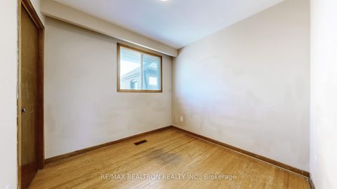 Photo 20 at 14 Little Boulevard, Belgravia, Toronto