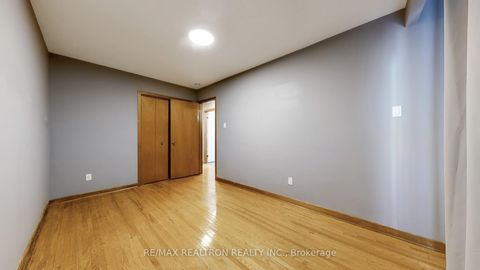 Photo 22 at 14 Little Boulevard, Belgravia, Toronto