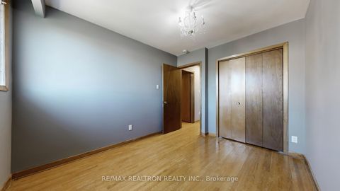 Photo 25 at 14 Little Boulevard, Belgravia, Toronto
