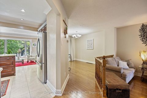 Photo 6 at 93 North Meadow Crescent, Yorkhill, Vaughan