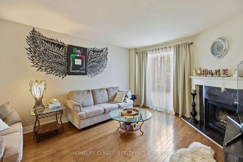 Photo 8 at 93 North Meadow Crescent, Yorkhill, Vaughan