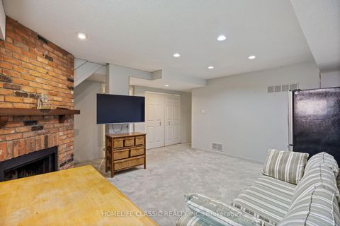 Photo 33 at 93 North Meadow Crescent, Yorkhill, Vaughan