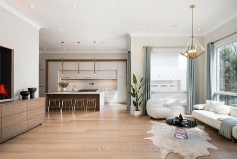 Photo 13 at 101 Old Colony Road, Windfields, Toronto