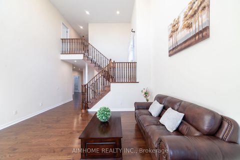 Photo 3 at 28 Countrywide Court, Patterson, Vaughan