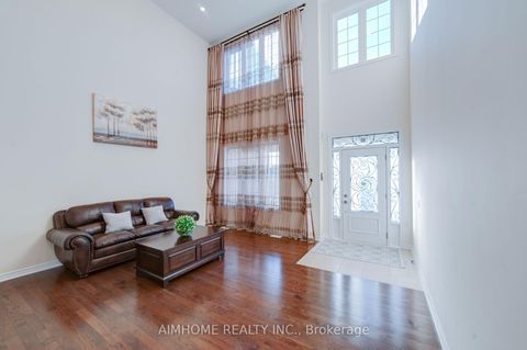 Photo 4 at 28 Countrywide Court, Patterson, Vaughan