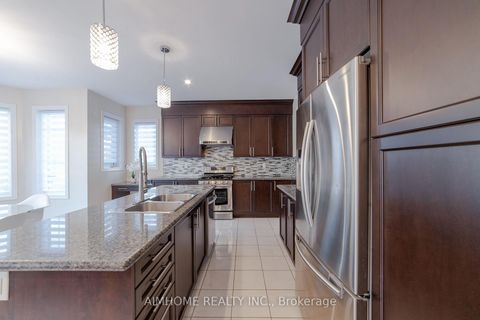 Photo 10 at 28 Countrywide Court, Patterson, Vaughan