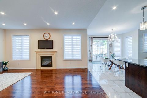 Photo 17 at 28 Countrywide Court, Patterson, Vaughan