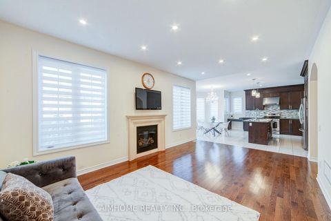 Photo 19 at 28 Countrywide Court, Patterson, Vaughan