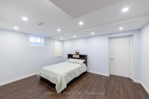 Photo 32 at 28 Countrywide Court, Patterson, Vaughan