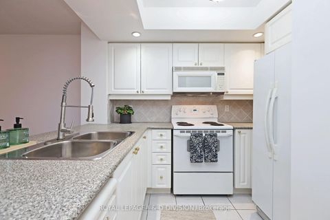 Photo 3 at 923 - 15 Northtown Way, Willowdale East, Toronto