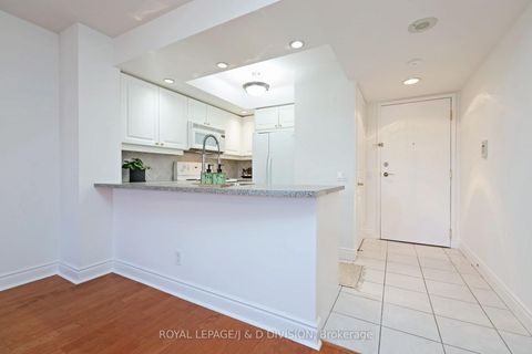 Photo 5 at 923 - 15 Northtown Way, Willowdale East, Toronto