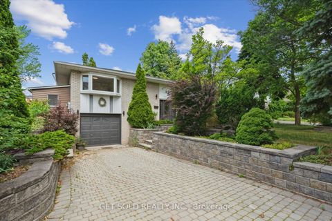 Photo 2 at 521 Grand Boulevard, FA Falgarwood, Oakville