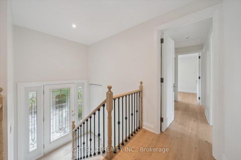 Photo 6 at 521 Grand Boulevard, FA Falgarwood, Oakville