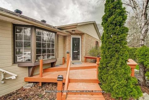 Photo 3 at 768 Grace Street, College Manor, Newmarket