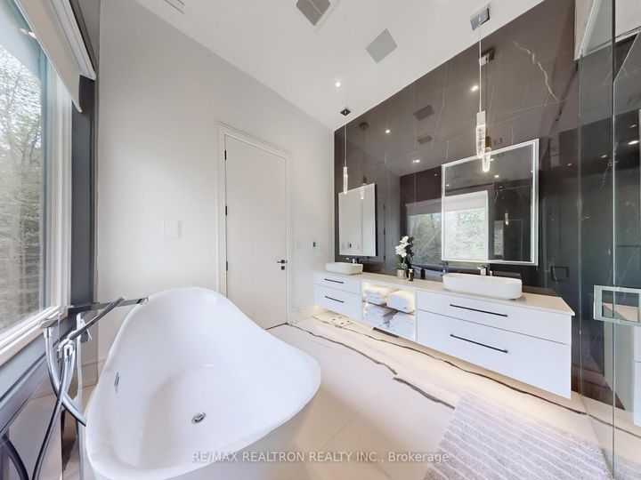 Photo 19 at 8 Elspeth Place, Grandview, Markham