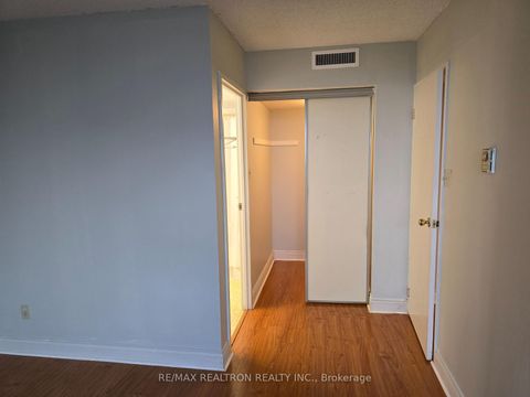 Photo 7 at 1014 - 160 Alton Tower Circle, Milliken, Toronto
