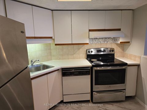 Photo 15 at 1014 - 160 Alton Tower Circle, Milliken, Toronto
