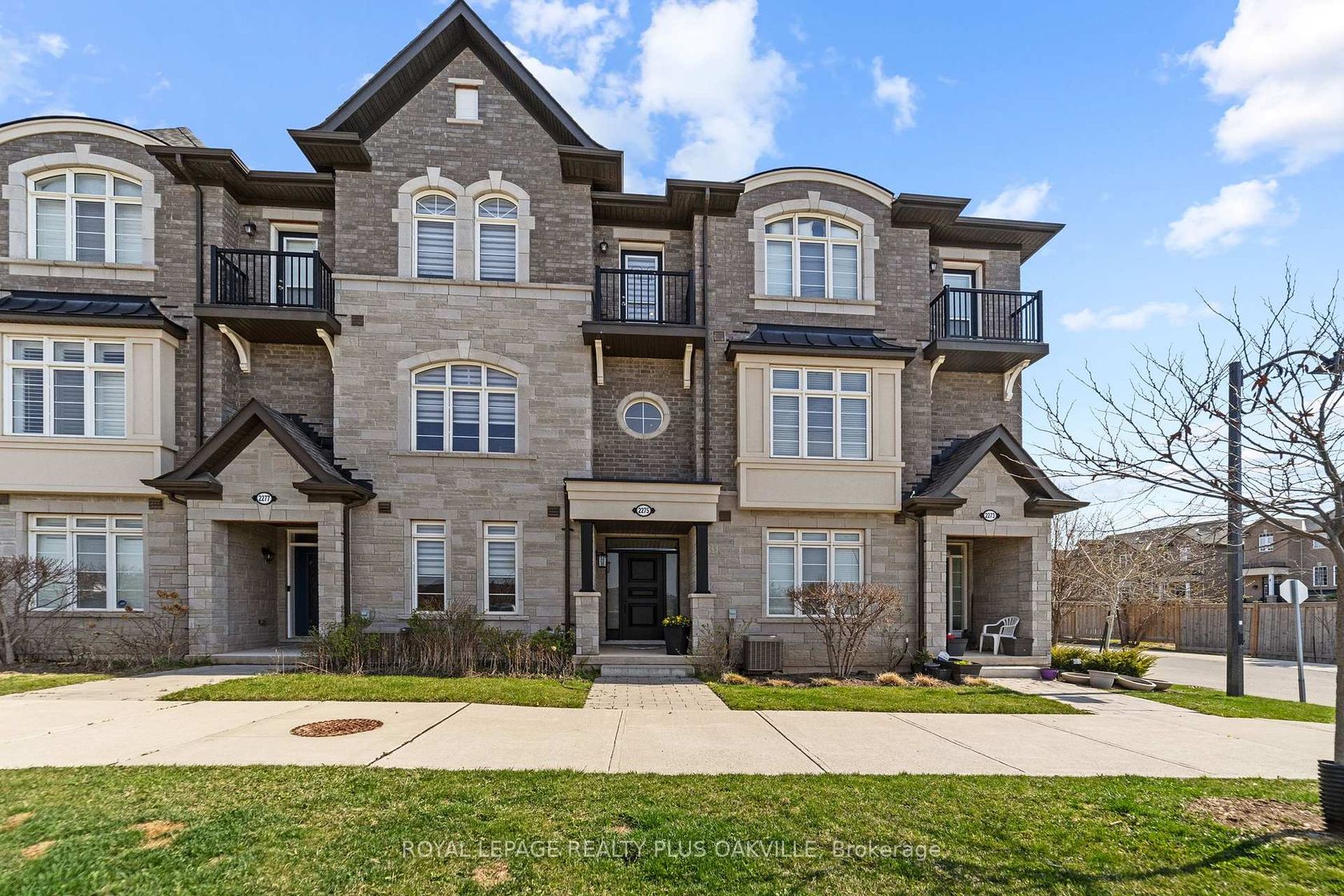 2275 Khalsa Gate, WM Westmount, Oakville by Loree Meneguzzi Real Estate 2275 Khalsa Gate, WM Westmount, Oakville