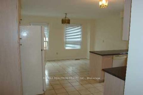 Photo 2 at 56 Portofino Court, Yorkhill, Vaughan