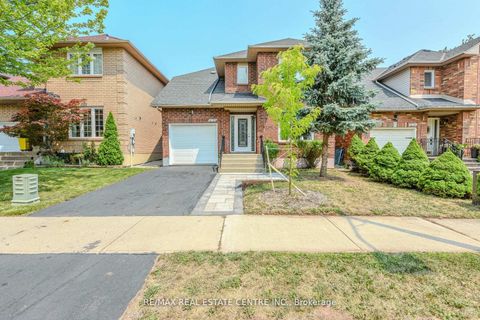 Photo 1 at 2155 Peachtree Lane, WM Westmount, Oakville