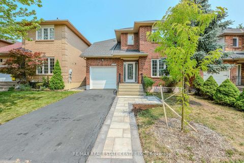 Photo 2 at 2155 Peachtree Lane, WM Westmount, Oakville
