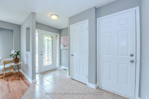 Photo 5 at 2155 Peachtree Lane, WM Westmount, Oakville