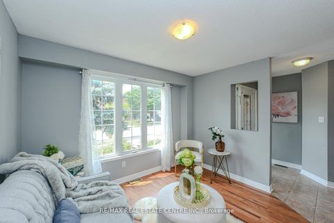 Photo 6 at 2155 Peachtree Lane, WM Westmount, Oakville