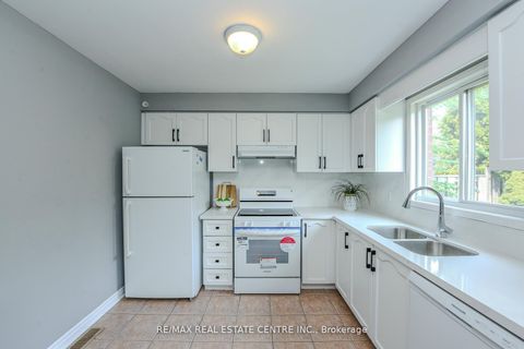 Photo 14 at 2155 Peachtree Lane, WM Westmount, Oakville