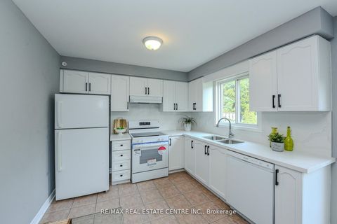 Photo 15 at 2155 Peachtree Lane, WM Westmount, Oakville