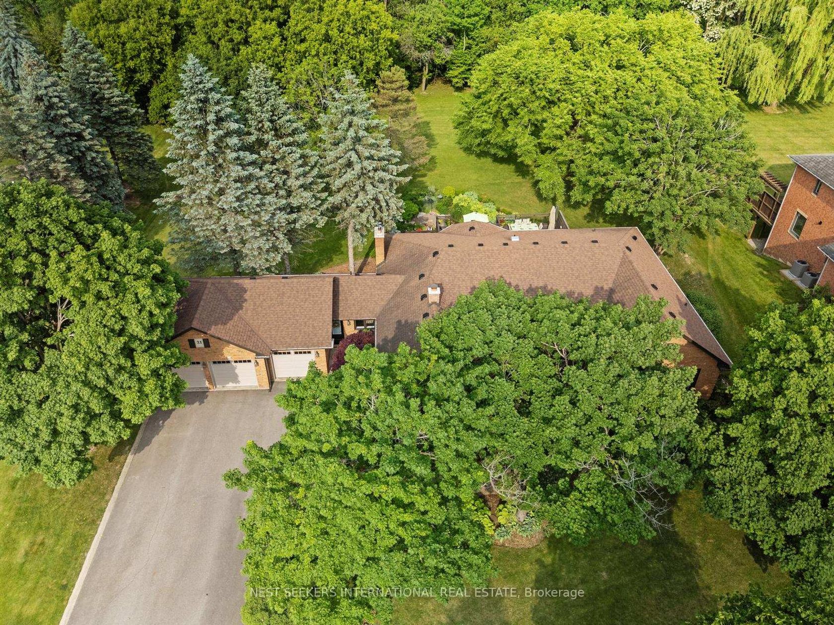 21 Rolling Court, King City, King 