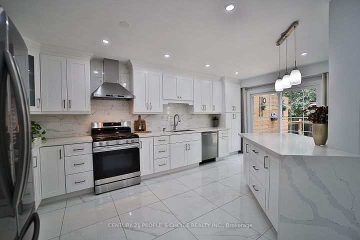Photo 4 at 3596 Nutcracker Drive, Lisgar, Mississauga