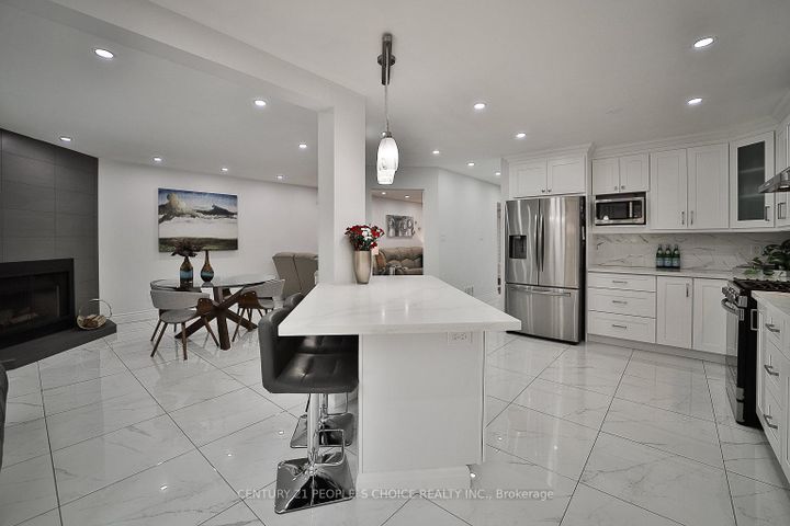 Photo 6 at 3596 Nutcracker Drive, Lisgar, Mississauga